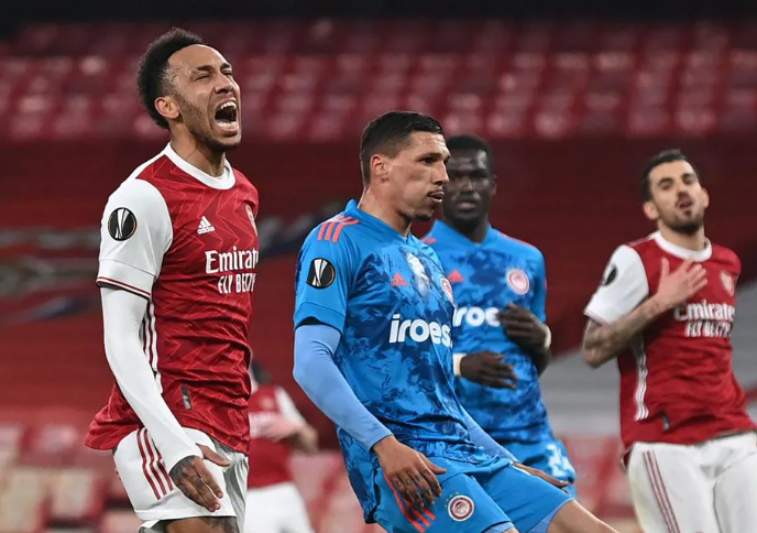  阿森纳锋线集体哑火，塔瓦雷斯失单刀遭讽  