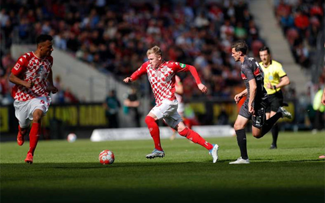  雷根斯堡门将超神发挥，德甲保级关键战屡献神扑